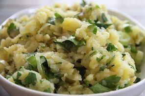 iktidar için otlar ile haşlanmış şalgam